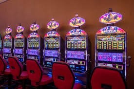 Teen Patti three-card hand reveal at betcash303 slot live dealer studio